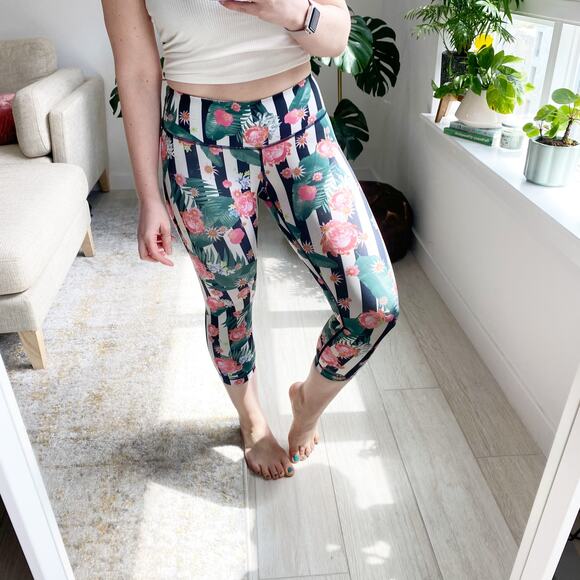 Lululemon Floral Stripe Print Wunder Under Crop Leggings Size 4 - Picture 1 of 4